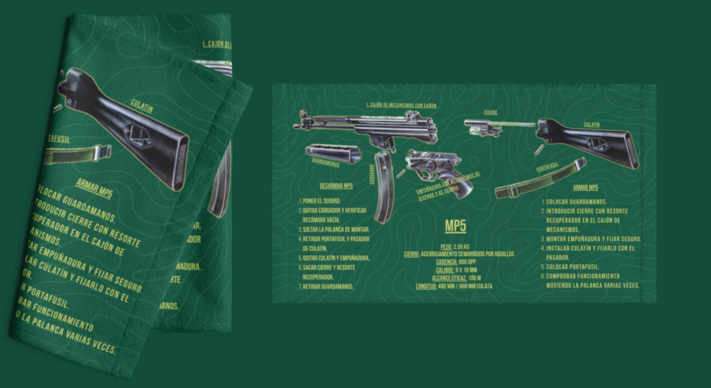 Toalla táctica verde 30x60 con diseño del despiece de la MP5, doble cara para mantenimiento y limpieza.